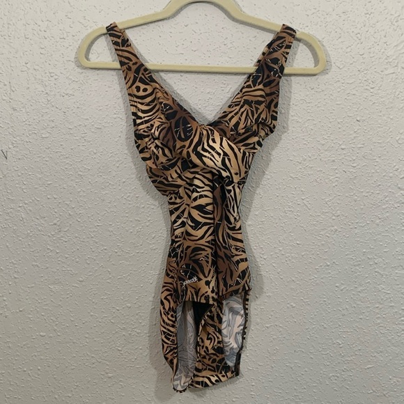 Speedo Tiger Print One-Piece Swimsuit size 6 - Picture 4 of 11